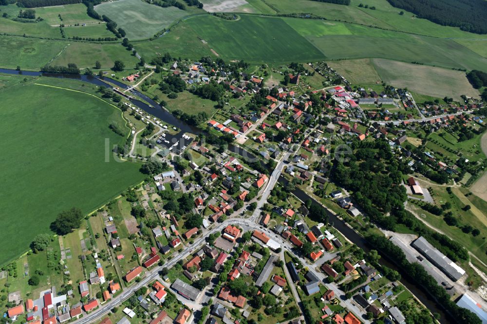 Luftaufnahme Eldena - Schleusenanlagen am Ufer der MEW Müritz- Elde- Wasserstraße in Eldena im Bundesland Mecklenburg-Vorpommern, Deutschland