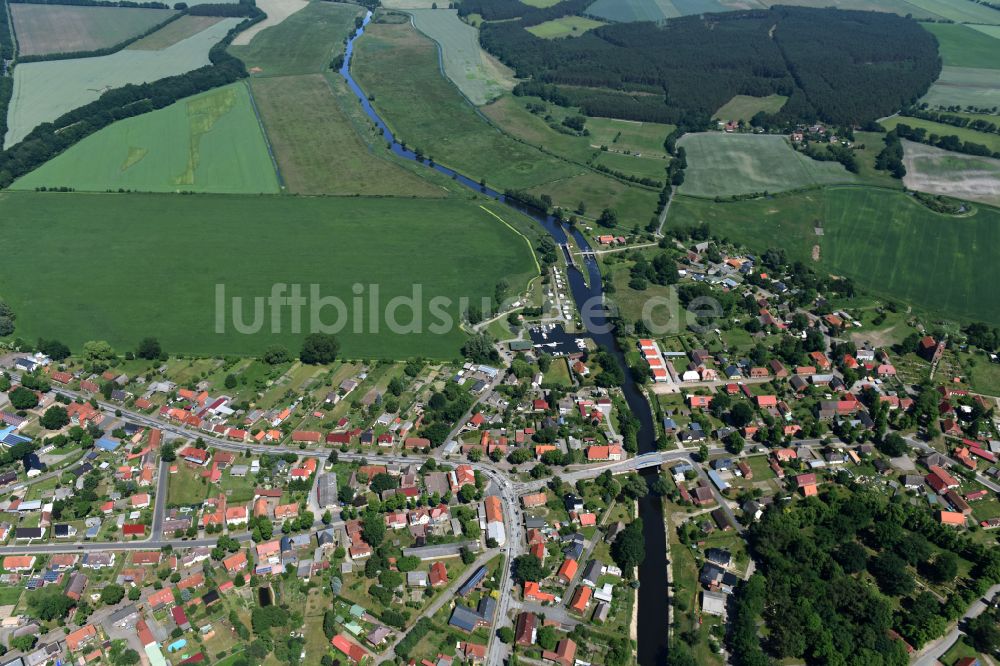 Eldena von oben - Schleusenanlagen am Ufer der MEW Müritz- Elde- Wasserstraße in Eldena im Bundesland Mecklenburg-Vorpommern, Deutschland