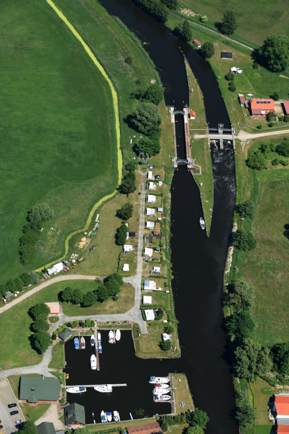 Luftbild Eldena - Schleusenanlagen am Ufer der MEW Müritz- Elde- Wasserstraße in Eldena im Bundesland Mecklenburg-Vorpommern, Deutschland