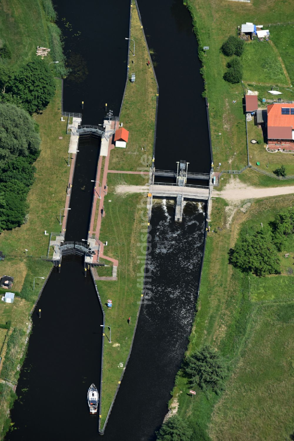 Luftaufnahme Eldena - Schleusenanlagen am Ufer der MEW Müritz- Elde- Wasserstraße in Eldena im Bundesland Mecklenburg-Vorpommern, Deutschland