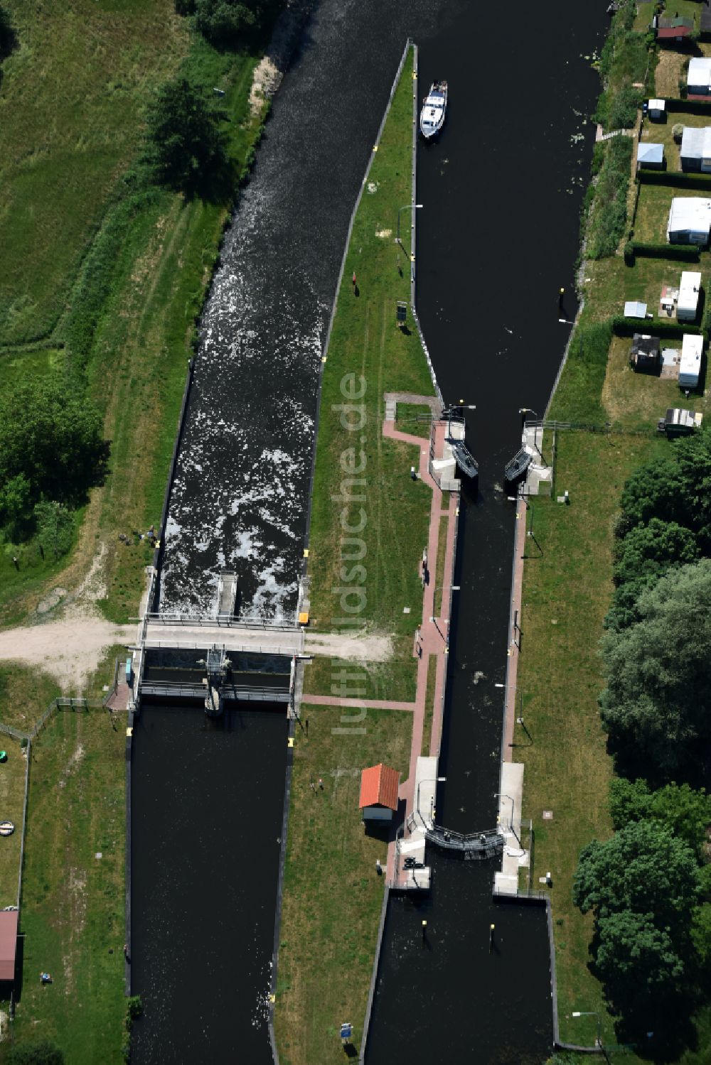 Luftaufnahme Eldena - Schleusenanlagen am Ufer der MEW Müritz- Elde- Wasserstraße in Eldena im Bundesland Mecklenburg-Vorpommern, Deutschland