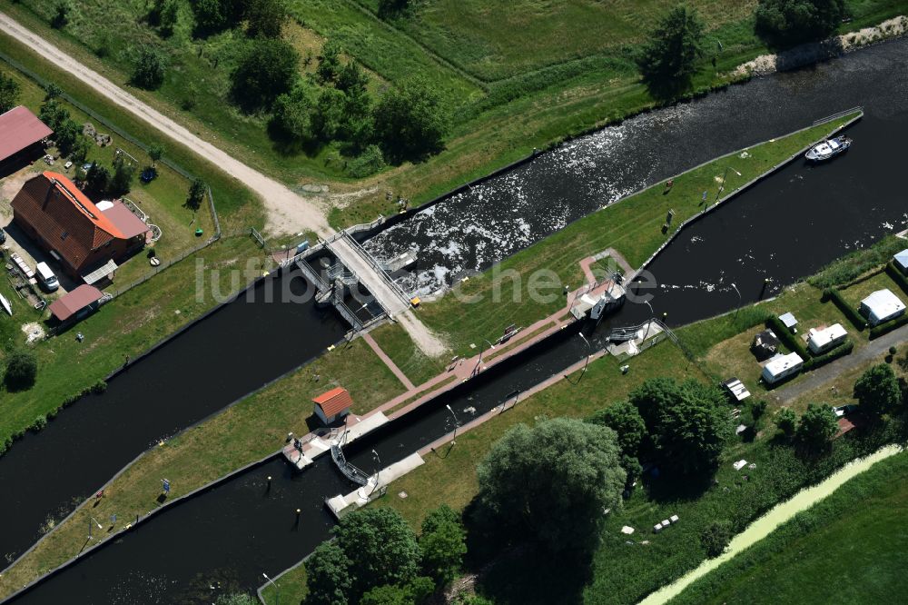 Eldena von oben - Schleusenanlagen am Ufer der MEW Müritz- Elde- Wasserstraße in Eldena im Bundesland Mecklenburg-Vorpommern, Deutschland