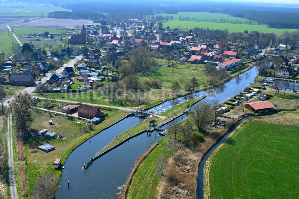 Luftaufnahme Eldena - Schleusenanlagen am Ufer der MEW Müritz- Elde- Wasserstraße in Eldena im Bundesland Mecklenburg-Vorpommern, Deutschland