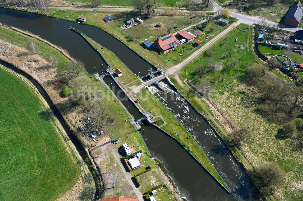 Luftaufnahme Eldena - Schleusenanlagen am Ufer der MEW Müritz- Elde- Wasserstraße in Eldena im Bundesland Mecklenburg-Vorpommern, Deutschland