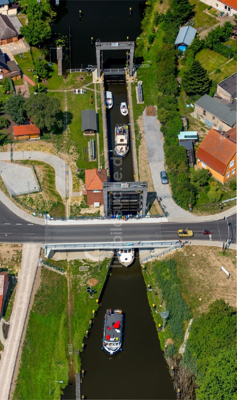 Mirow von oben - Schleusenanlagen am Ufer der Müritz-Havel-Wasserstraße in Mirow im Bundesland Mecklenburg-Vorpommern