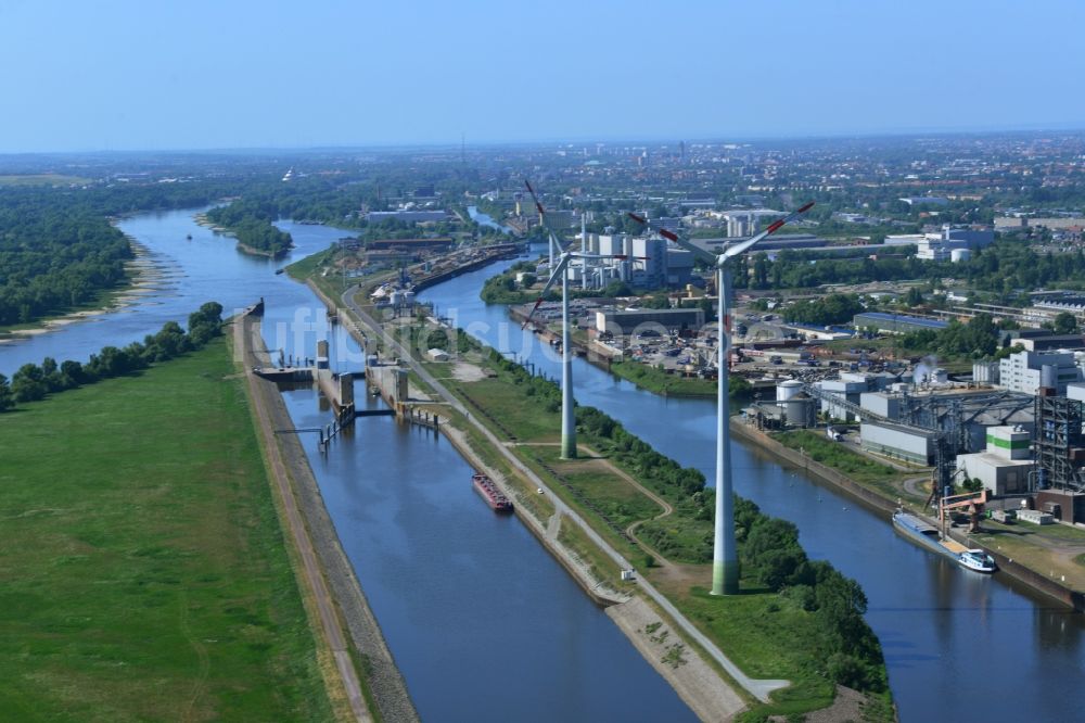 Luftaufnahme Magdeburg - Schleusenanlagen am Ufer der Wasserstraße des am Abstiegskanal Rothensee in Magdeburg im Bundesland Sachsen-Anhalt