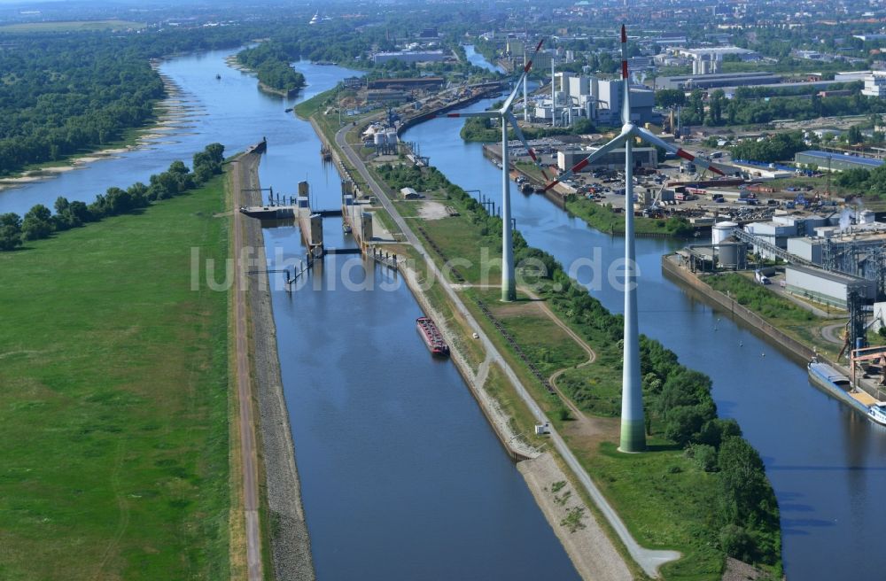 Magdeburg von oben - Schleusenanlagen am Ufer der Wasserstraße des am Abstiegskanal Rothensee in Magdeburg im Bundesland Sachsen-Anhalt