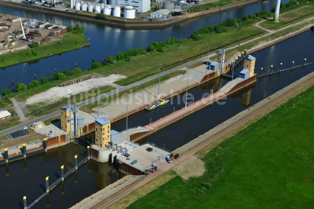 Luftbild Magdeburg - Schleusenanlagen am Ufer der Wasserstraße des am Abstiegskanal Rothensee in Magdeburg im Bundesland Sachsen-Anhalt