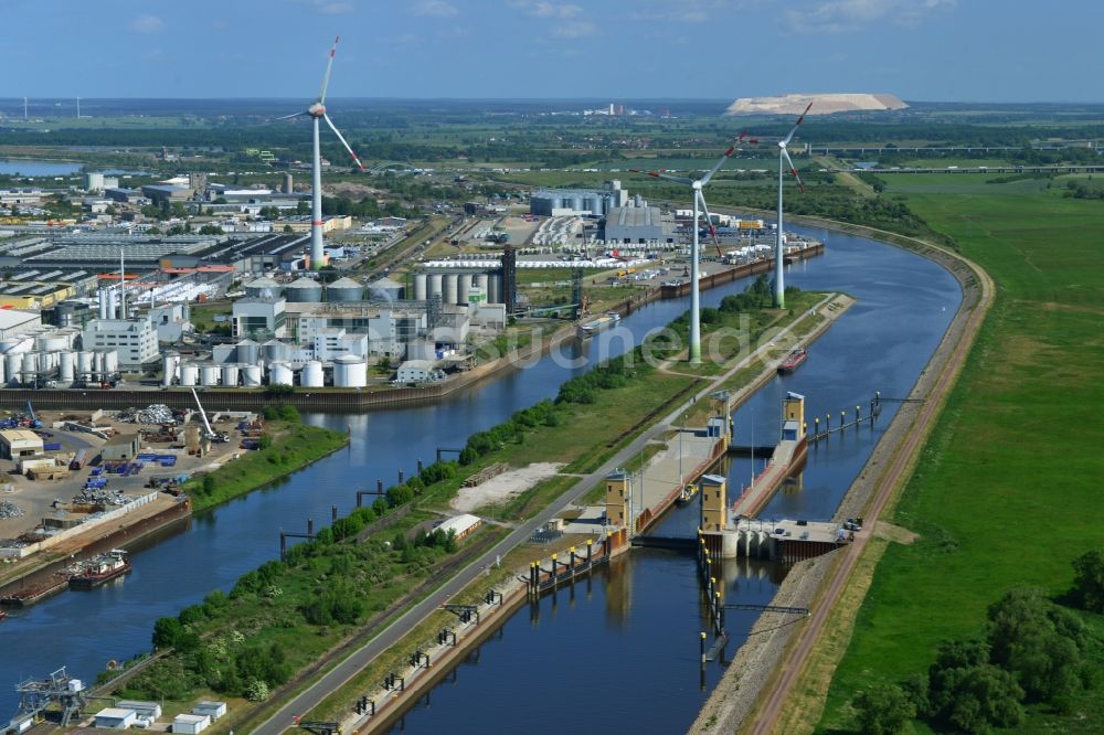 Luftaufnahme Magdeburg - Schleusenanlagen am Ufer der Wasserstraße des am Abstiegskanal Rothensee in Magdeburg im Bundesland Sachsen-Anhalt