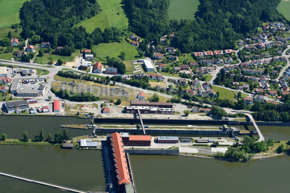 Passau von oben - Schleusenanlagen am Ufer der Wasserstraße der Donau im Ortsteil Maierhof in Passau im Bundesland Bayern, Deutschland