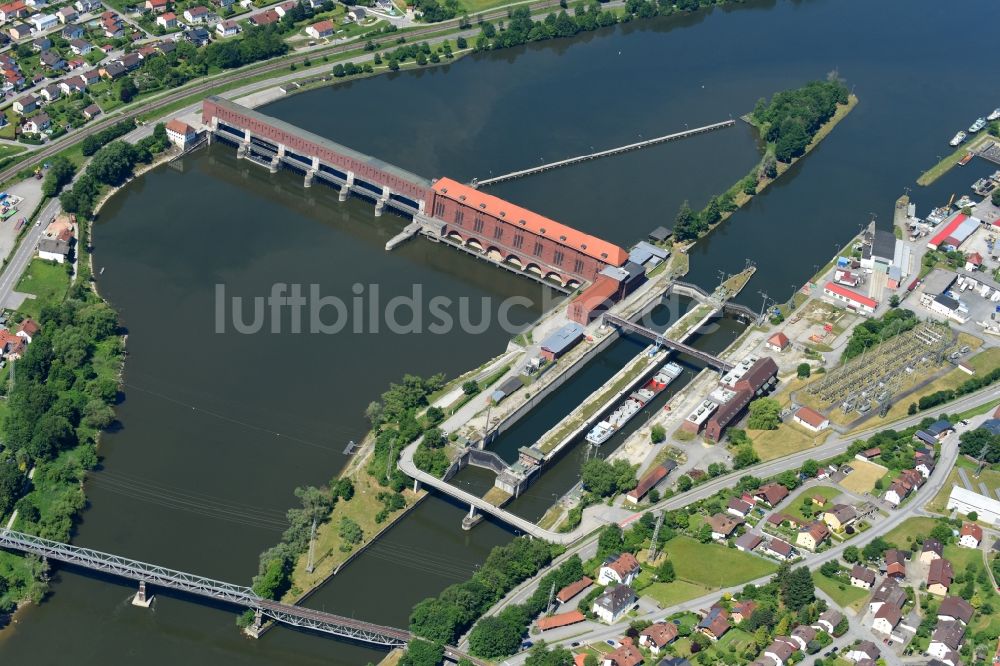 Luftaufnahme Passau - Schleusenanlagen am Ufer der Wasserstraße der Donau im Ortsteil Maierhof in Passau im Bundesland Bayern, Deutschland