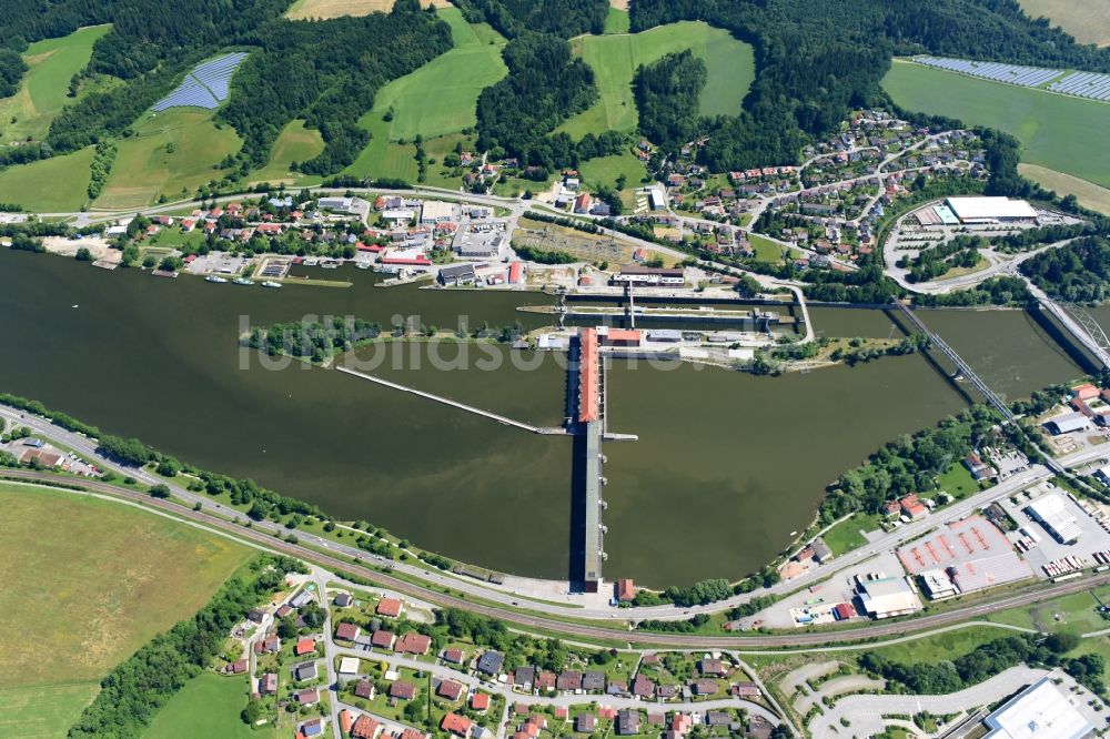 Luftbild Passau - Schleusenanlagen am Ufer der Wasserstraße der Donau im Ortsteil Maierhof in Passau im Bundesland Bayern, Deutschland