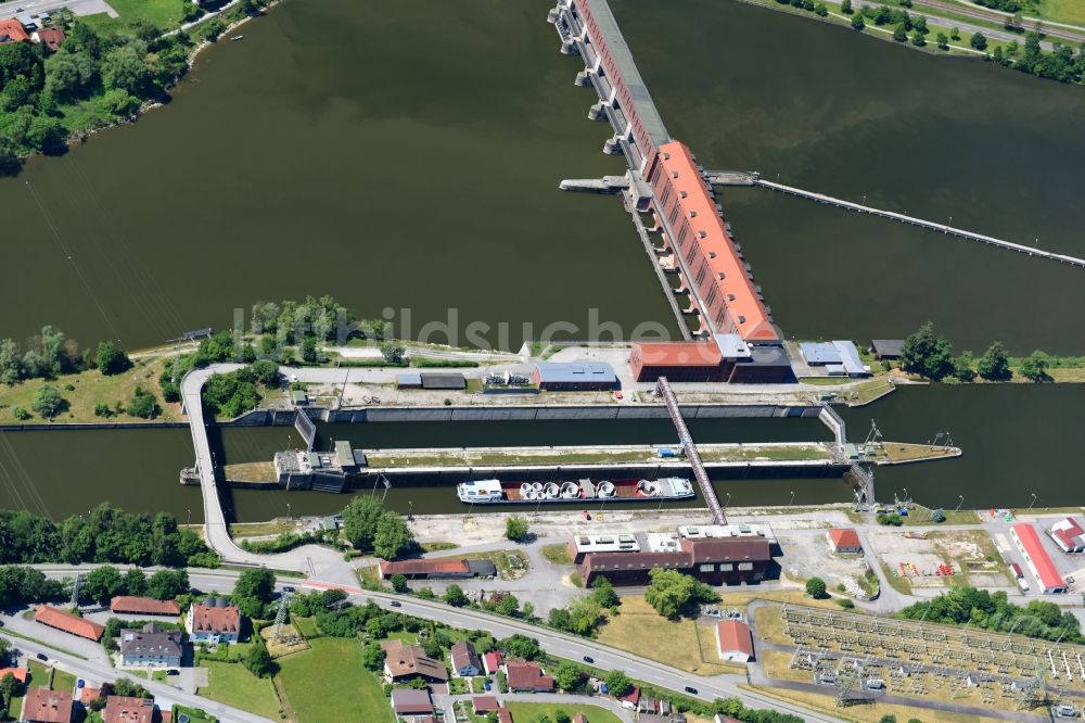 Luftaufnahme Passau - Schleusenanlagen am Ufer der Wasserstraße der Donau im Ortsteil Maierhof in Passau im Bundesland Bayern, Deutschland