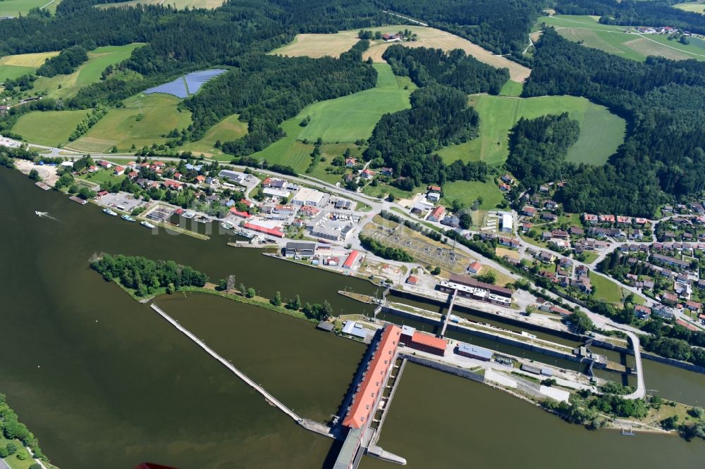 Luftbild Passau - Schleusenanlagen am Ufer der Wasserstraße der Donau im Ortsteil Maierhof in Passau im Bundesland Bayern, Deutschland