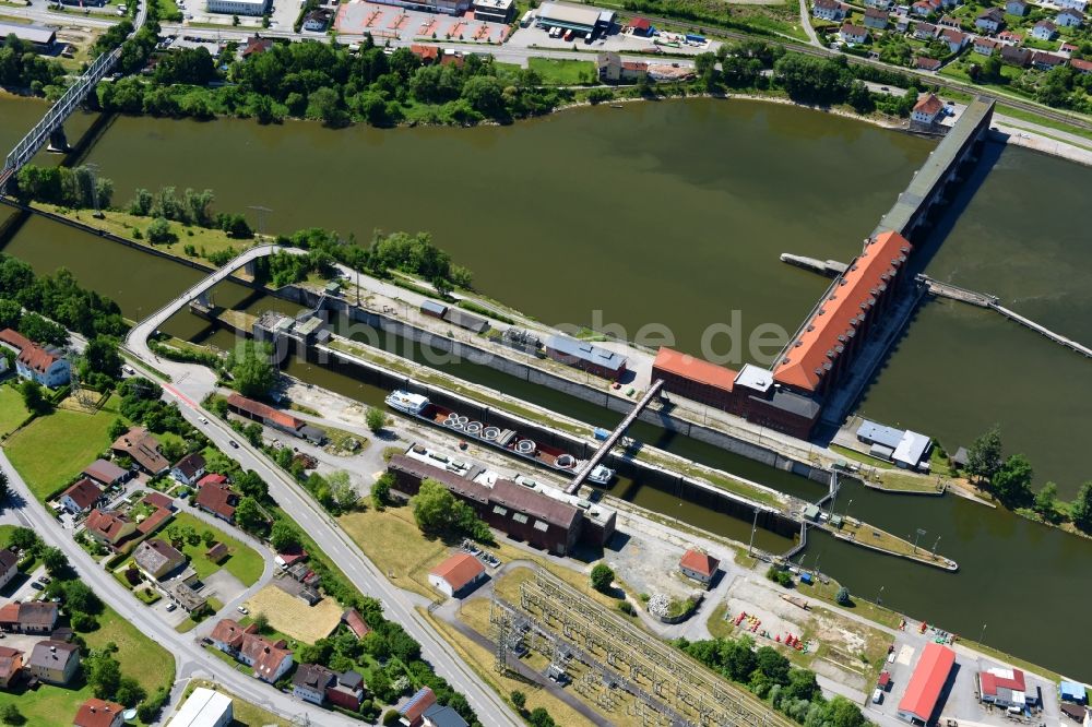 Luftaufnahme Passau - Schleusenanlagen am Ufer der Wasserstraße der Donau im Ortsteil Maierhof in Passau im Bundesland Bayern, Deutschland