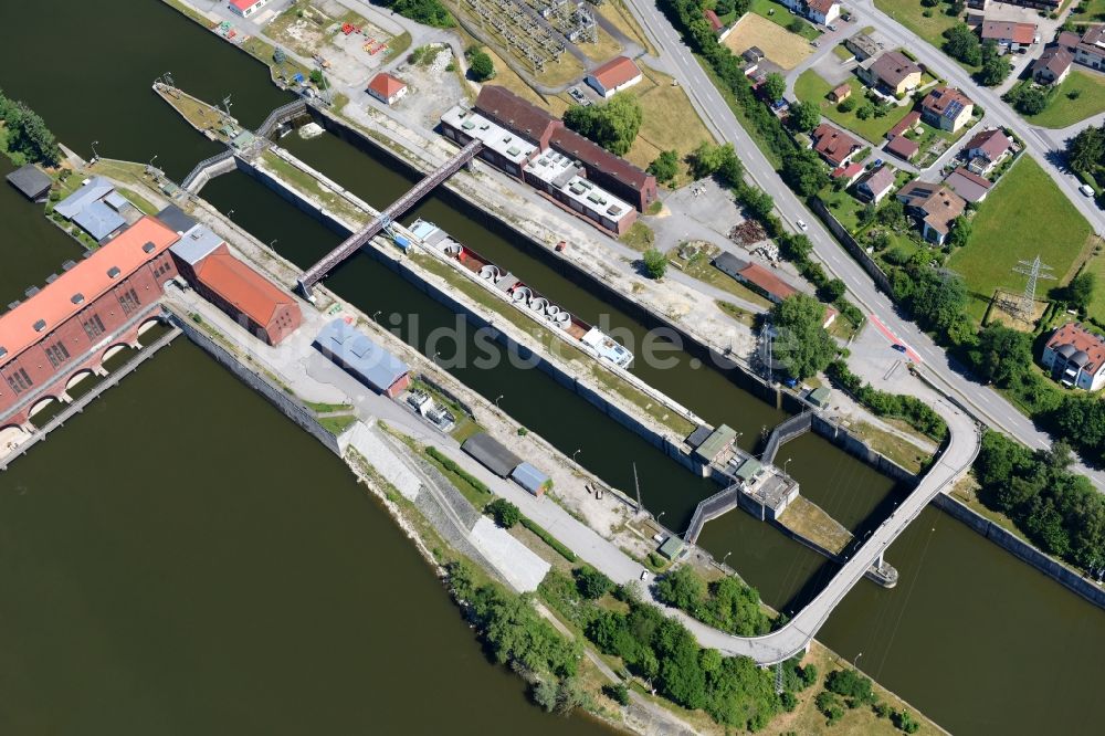 Luftaufnahme Passau - Schleusenanlagen am Ufer der Wasserstraße der Donau im Ortsteil Maierhof in Passau im Bundesland Bayern, Deutschland