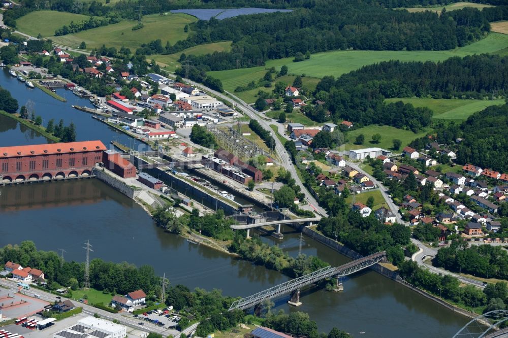 Passau aus der Vogelperspektive: Schleusenanlagen am Ufer der Wasserstraße der Donau im Ortsteil Maierhof in Passau im Bundesland Bayern, Deutschland