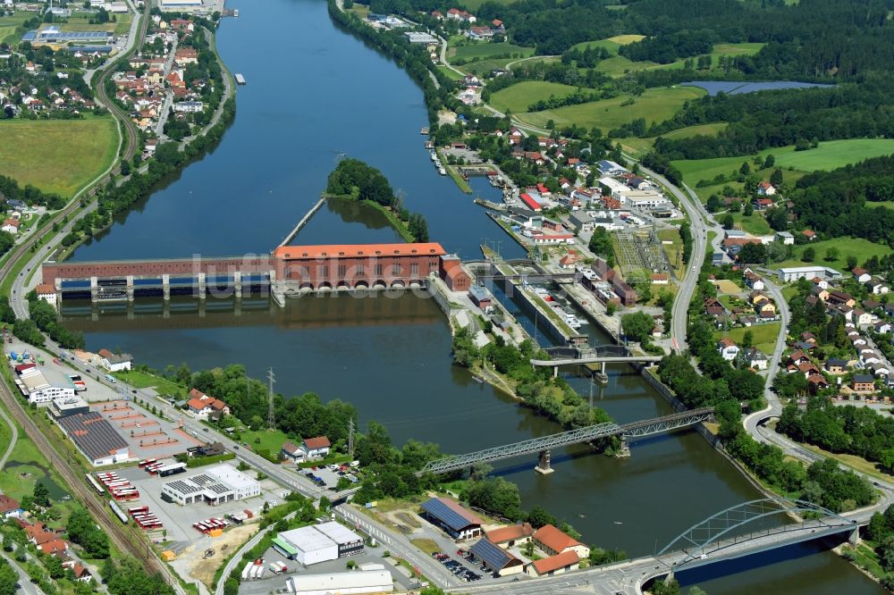 Luftbild Passau - Schleusenanlagen am Ufer der Wasserstraße der Donau im Ortsteil Maierhof in Passau im Bundesland Bayern, Deutschland