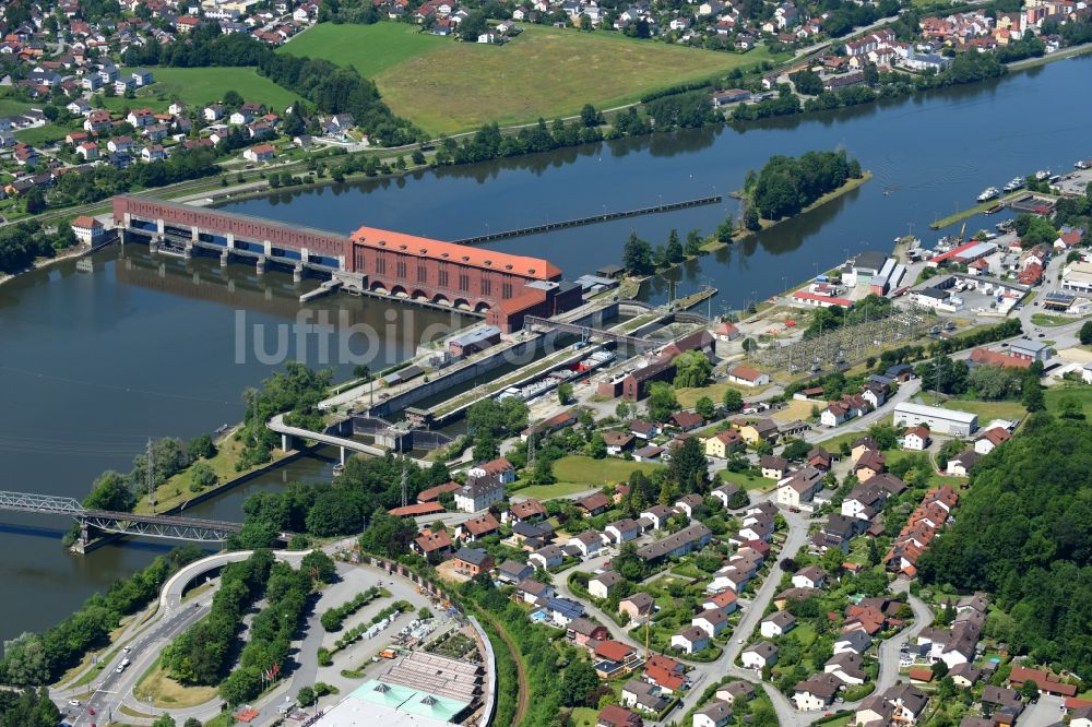 Passau aus der Vogelperspektive: Schleusenanlagen am Ufer der Wasserstraße der Donau im Ortsteil Maierhof in Passau im Bundesland Bayern, Deutschland