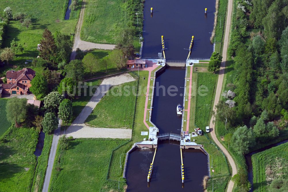 Luftaufnahme Behlendorf - Schleusenanlagen am Ufer der Wasserstraße Elbe-Lübeck-Kanal in Behlendorf im Bundesland Schleswig-Holstein, Deutschland