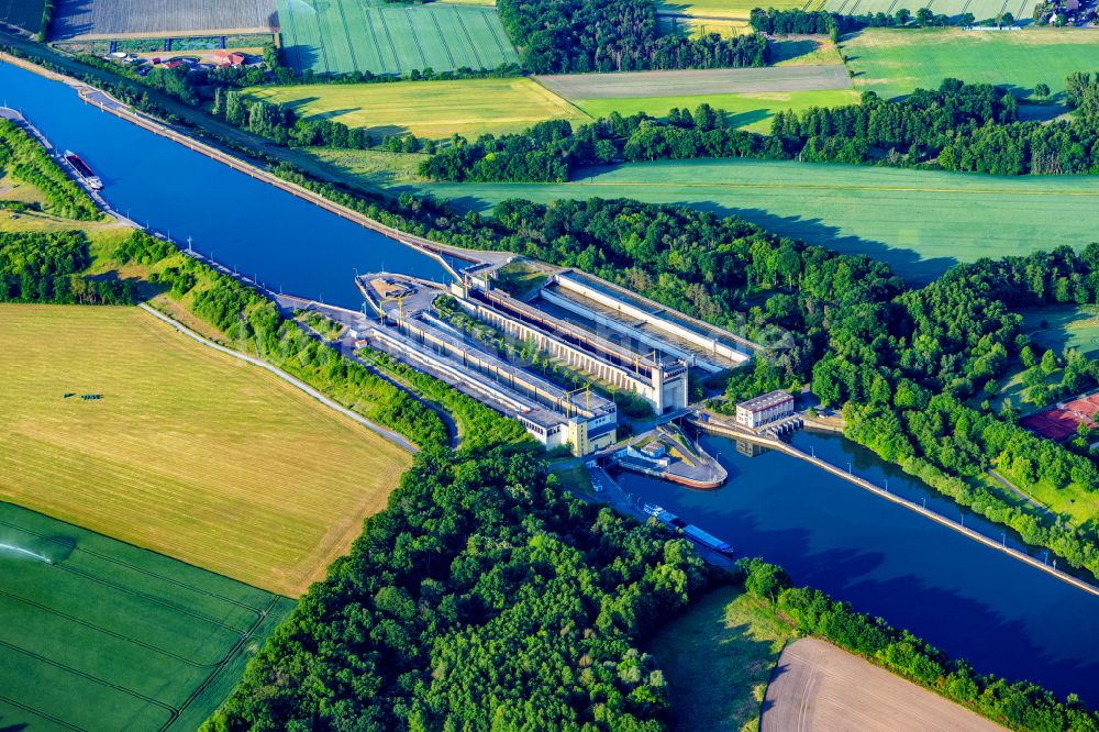 Esterholz von oben - Schleusenanlagen am Ufer der Wasserstraße Elbe Seitenkanal in Esterholz im Bundesland Niedersachsen, Deutschland