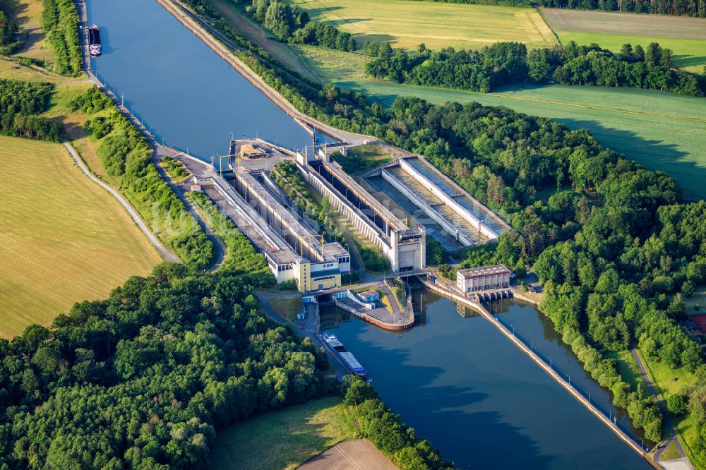 Luftaufnahme Esterholz - Schleusenanlagen am Ufer der Wasserstraße Elbe Seitenkanal in Esterholz im Bundesland Niedersachsen, Deutschland