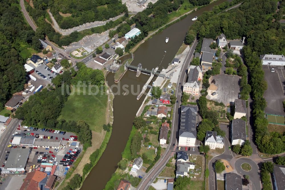 Luftaufnahme Diez - Schleusenanlagen am Ufer der Wasserstraße Lahn in Diez im Bundesland Rheinland-Pfalz, Deutschland