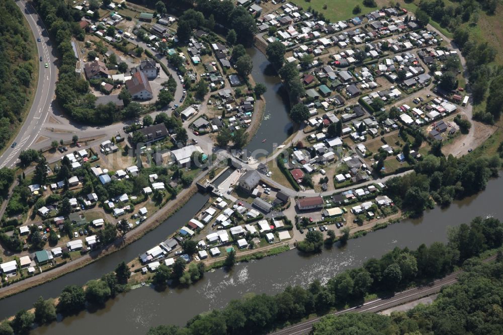 Luftaufnahme Lahnstein - Schleusenanlagen am Ufer der Wasserstraße der Lahn in Lahnstein im Bundesland Rheinland-Pfalz, Deutschland