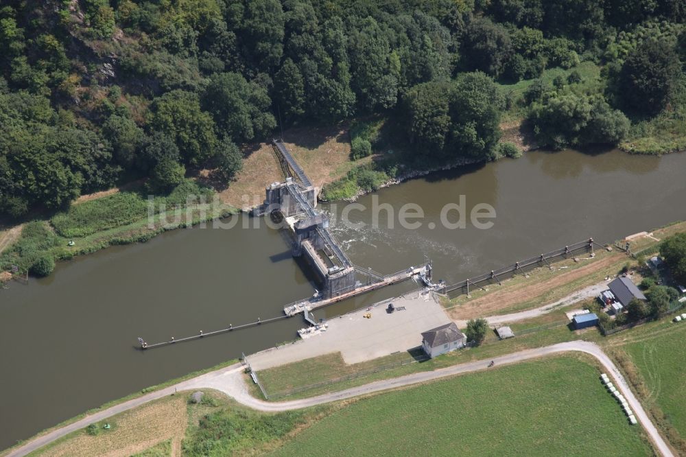 Scheidt aus der Vogelperspektive: Schleusenanlagen am Ufer der Wasserstraße der Lahn in Scheidt im Bundesland Rheinland-Pfalz, Deutschland