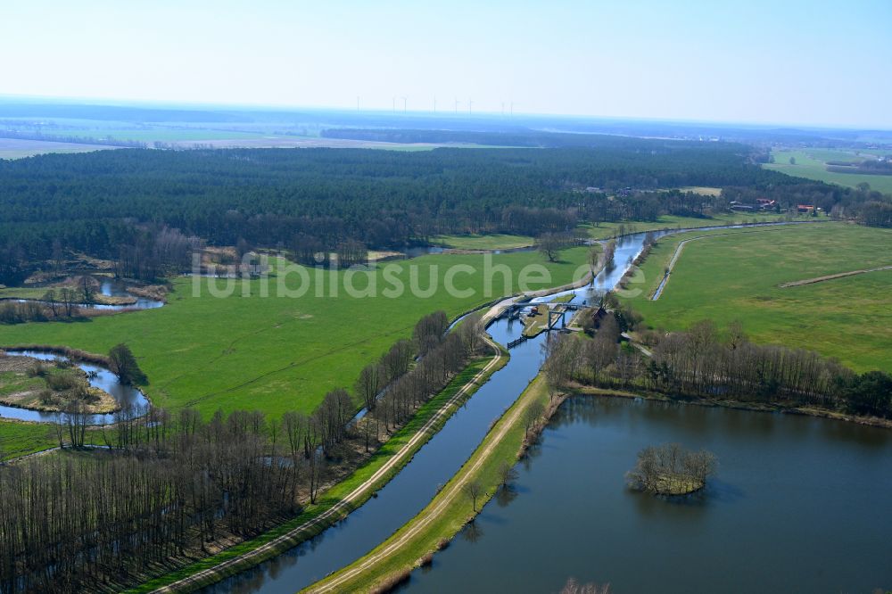 Luftaufnahme Güritz - Schleusenanlagen am Ufer der Wasserstraße MEW Müritz-Elde-Wasserstraße in Güritz im Bundesland Mecklenburg-Vorpommern, Deutschland