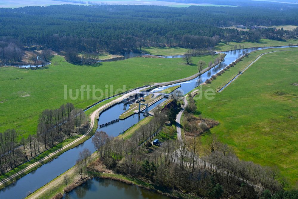 Güritz aus der Vogelperspektive: Schleusenanlagen am Ufer der Wasserstraße MEW Müritz-Elde-Wasserstraße in Güritz im Bundesland Mecklenburg-Vorpommern, Deutschland