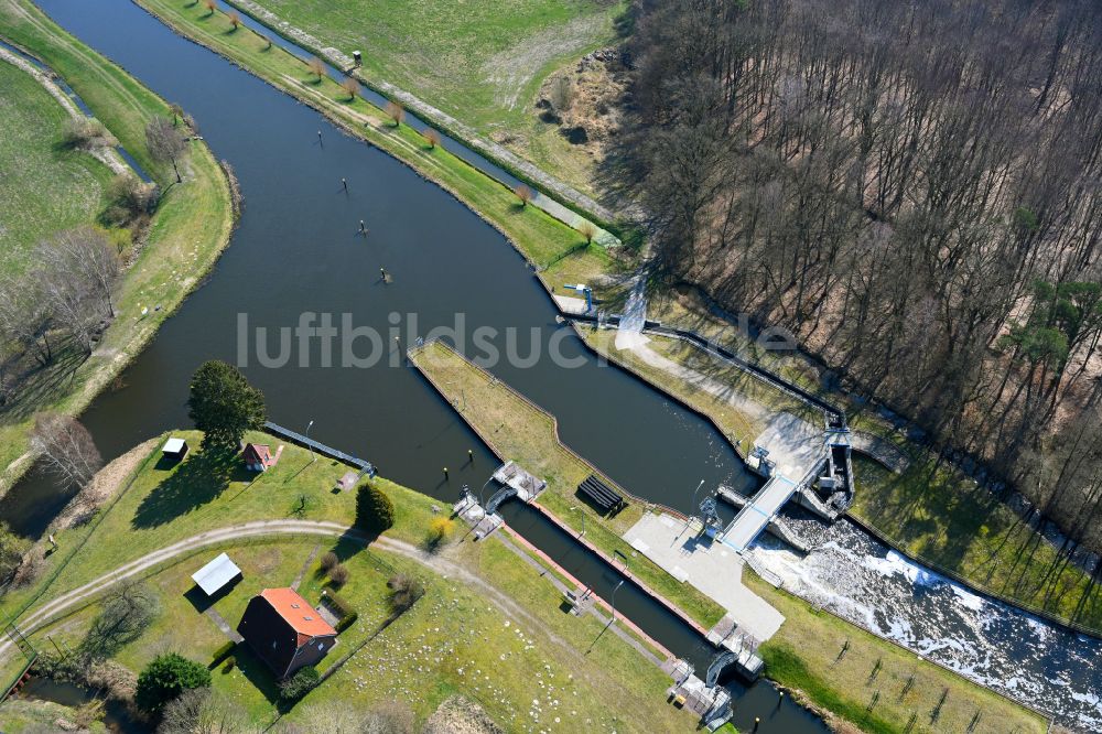 Malliß aus der Vogelperspektive: Schleusenanlagen am Ufer der Wasserstraße der MEW Müritz- Elde- Wasserstraße in Malliß im Bundesland Mecklenburg-Vorpommern, Deutschland