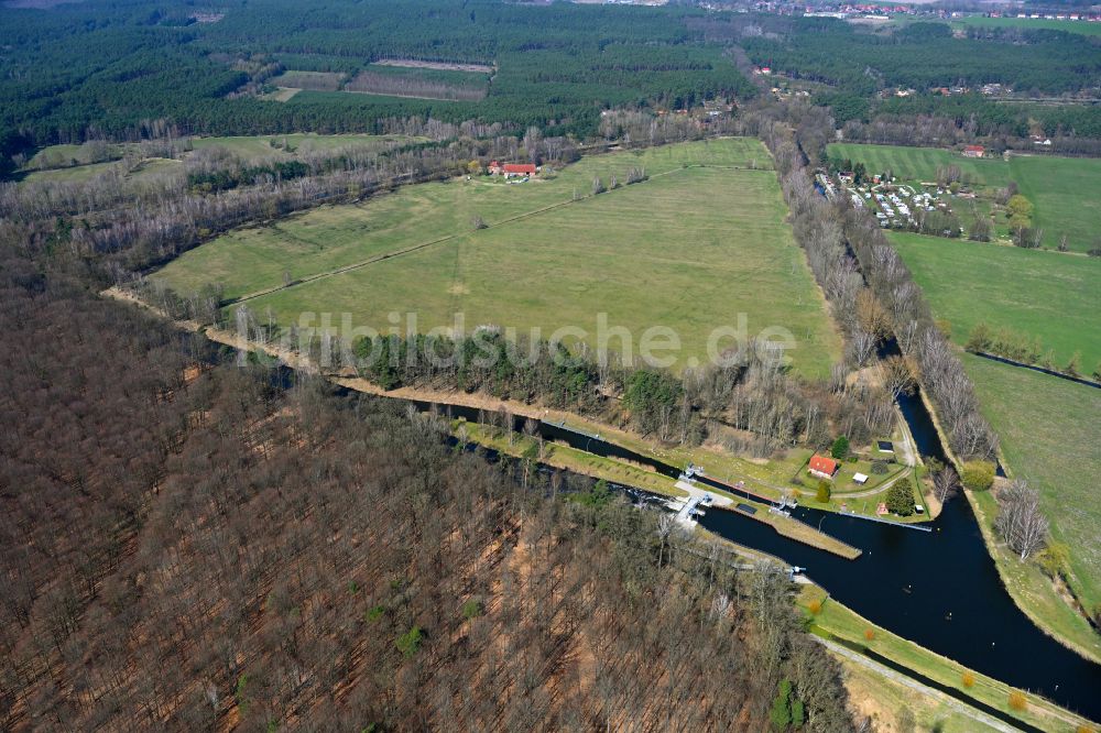 Malliß aus der Vogelperspektive: Schleusenanlagen am Ufer der Wasserstraße der MEW Müritz- Elde- Wasserstraße in Malliß im Bundesland Mecklenburg-Vorpommern, Deutschland