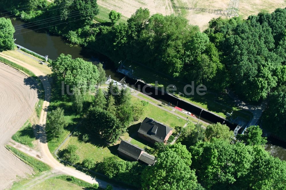 Luftbild Neuburg - Schleusenanlagen am Ufer der Wasserstraße der Müritz-Elde in Neuburg im Bundesland Mecklenburg-Vorpommern, Deutschland