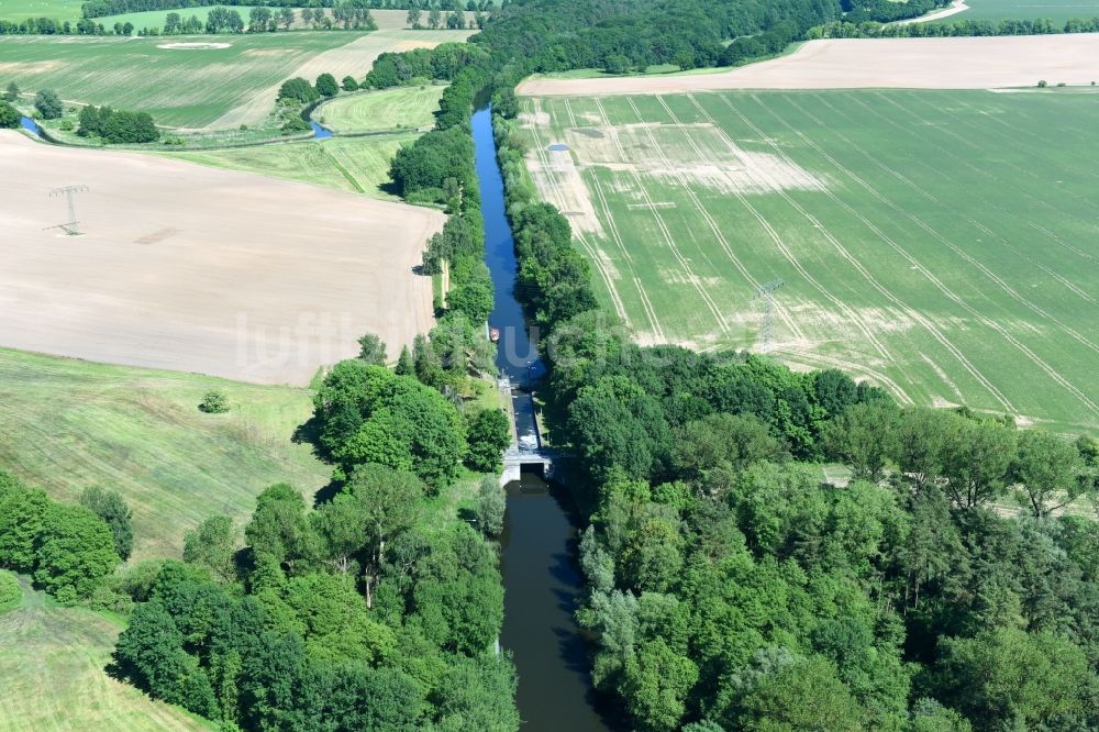 Luftbild Neuburg - Schleusenanlagen am Ufer der Wasserstraße der Müritz-Elde in Neuburg im Bundesland Mecklenburg-Vorpommern, Deutschland