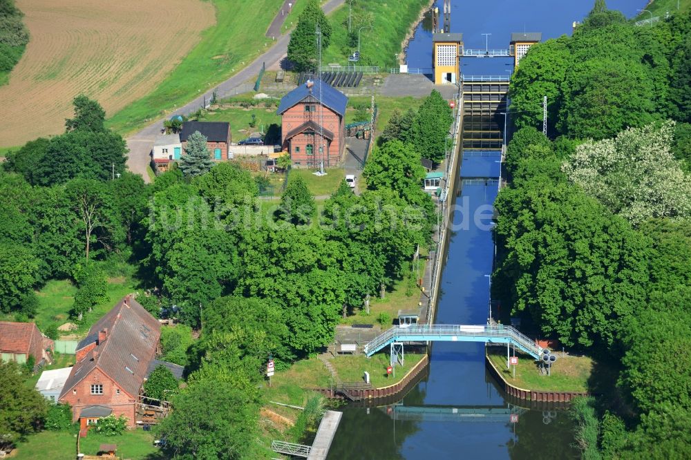 Luftaufnahme Elbe-Parey - Schleusenanlagen am Ufer der Wasserstraße des Pareyer Verbindungskanals des Wasser- und Schifffahrtsamt Brandenburg in Elbe-Parey im Bundesland Sachsen-Anhalt