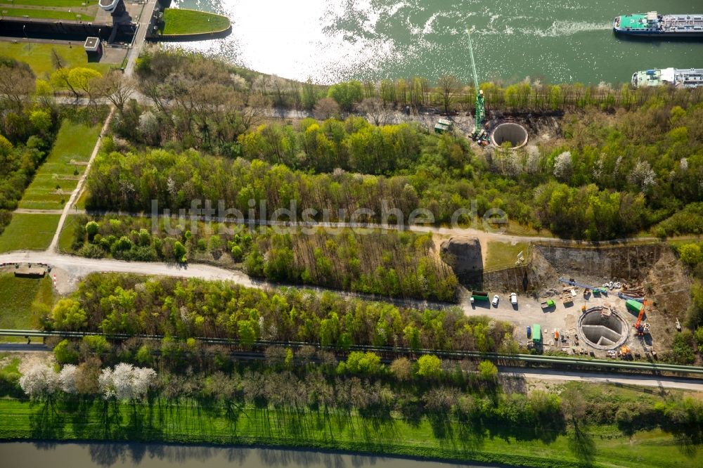 Gelsenkirchen von oben - Schleusenanlagen am Ufer der Wasserstraße des Rhein-Herne-Kanal in Gelsenkirchen im Bundesland Nordrhein-Westfalen