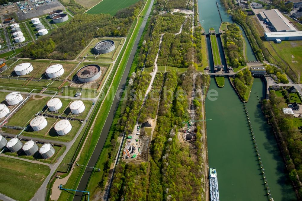 Luftbild Gelsenkirchen - Schleusenanlagen am Ufer der Wasserstraße des Rhein-Herne-Kanal in Gelsenkirchen im Bundesland Nordrhein-Westfalen