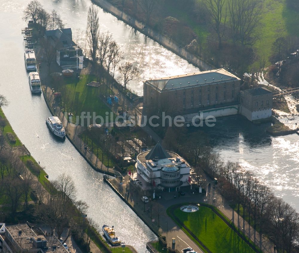 Luftaufnahme Mülheim an der Ruhr - Schleusenanlagen am Ufer der Wasserstraße des Ruhr an der Schlossbrücke in Mülheim an der Ruhr im Bundesland Nordrhein-Westfalen