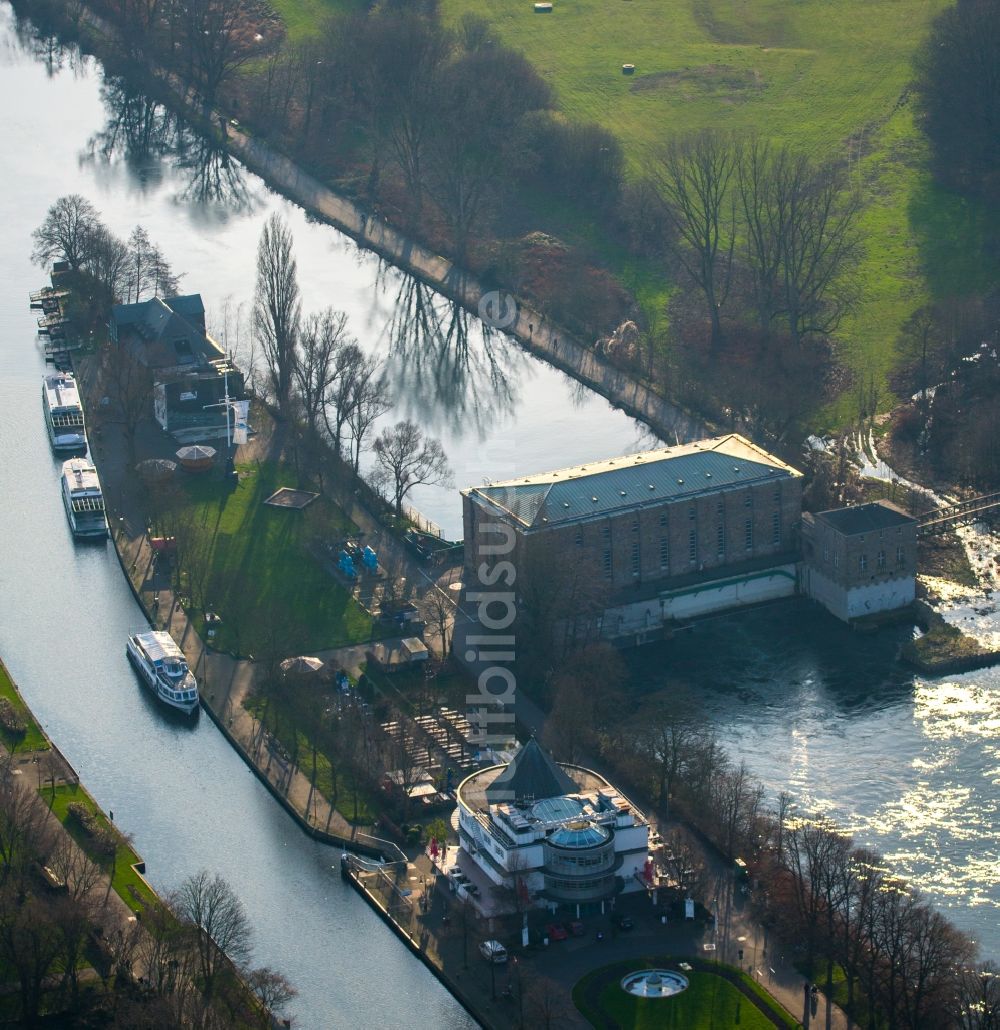 Luftbild Mülheim an der Ruhr - Schleusenanlagen am Ufer der Wasserstraße des Ruhr an der Schlossbrücke in Mülheim an der Ruhr im Bundesland Nordrhein-Westfalen