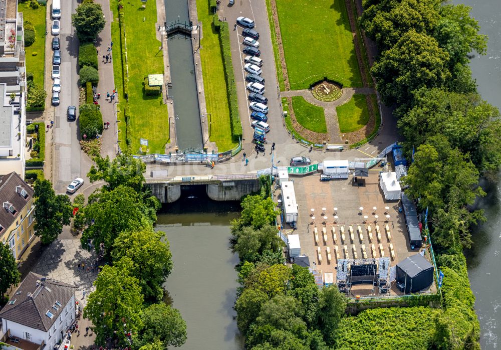 Luftaufnahme Mülheim an der Ruhr - Schleusenanlagen am Ufer der Wasserstraße des Ruhr an der Schlossbrücke in Mülheim an der Ruhr im Bundesland Nordrhein-Westfalen