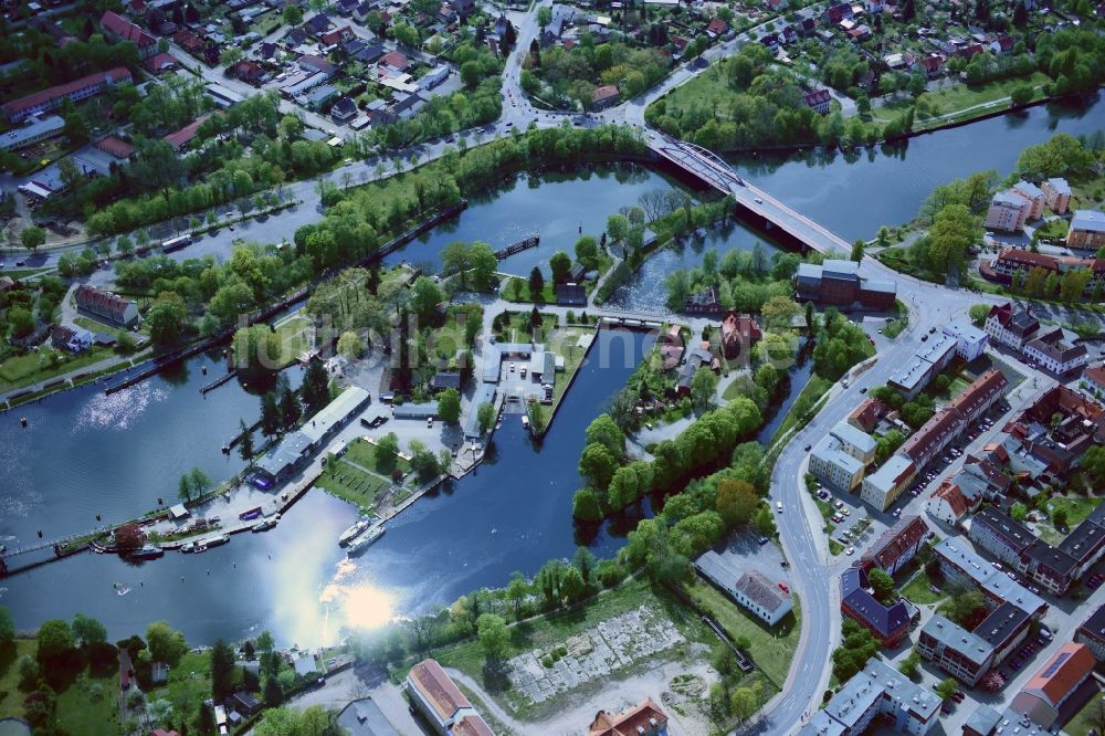 Fürstenwalde/Spree von oben - Schleusenanlagen am Ufer der Wasserstraße der Spree in Fürstenwalde/Spree im Bundesland Brandenburg