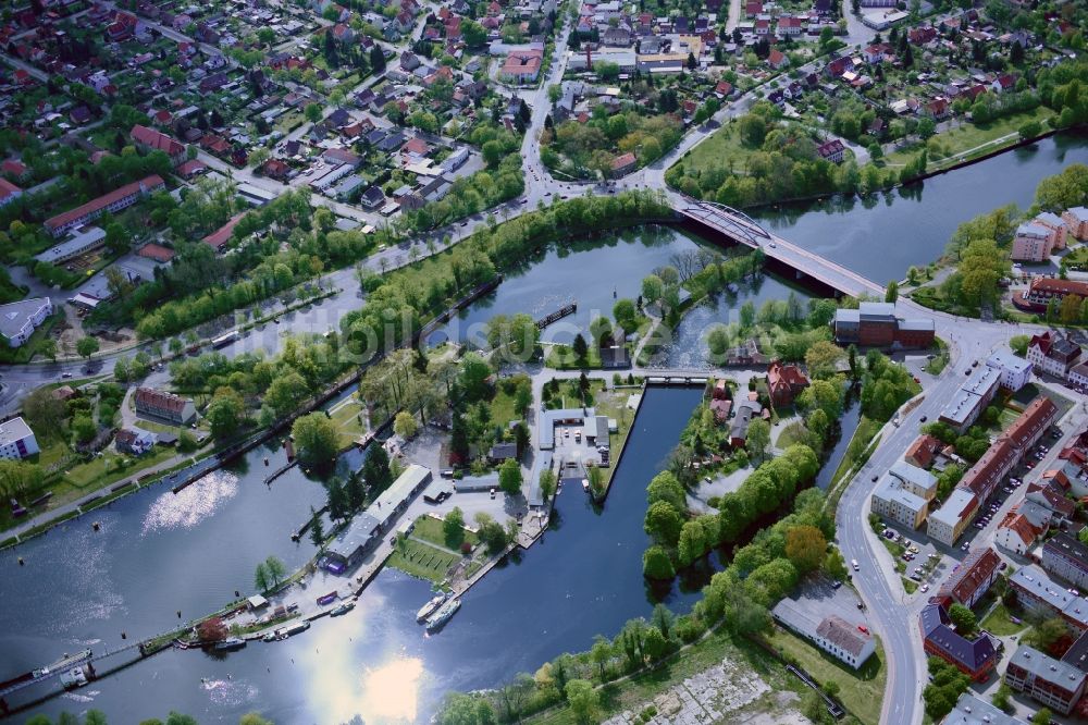 Fürstenwalde/Spree aus der Vogelperspektive: Schleusenanlagen am Ufer der Wasserstraße der Spree in Fürstenwalde/Spree im Bundesland Brandenburg