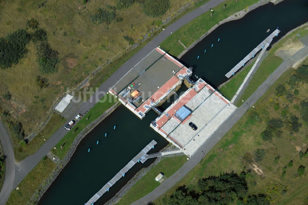 Luftaufnahme Markkleeberg - Schleusenanlagen am Ufer der Wasserstraße des Verbindungskanal Auenhainer Bucht des Markkleeberger See in Markkleeberg im Bundesland Sachsen