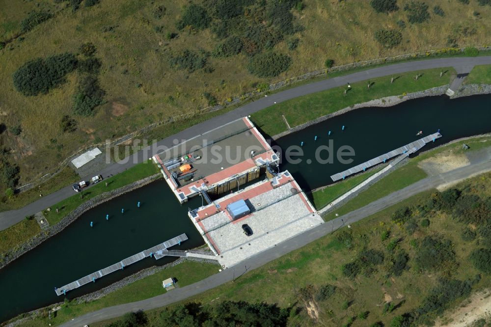 Markkleeberg von oben - Schleusenanlagen am Ufer der Wasserstraße des Verbindungskanal Auenhainer Bucht des Markkleeberger See in Markkleeberg im Bundesland Sachsen