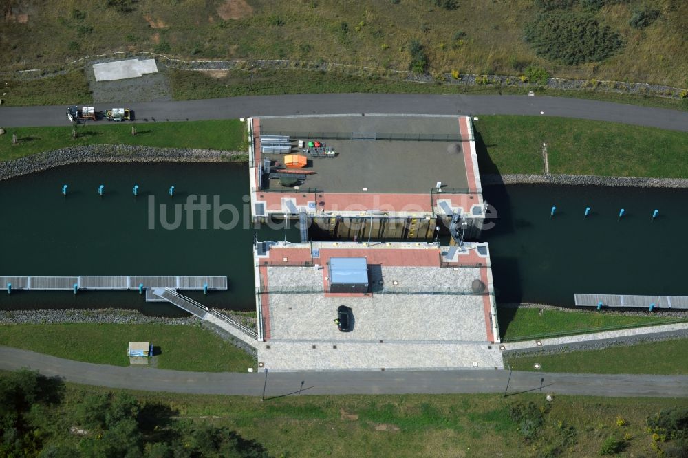 Markkleeberg aus der Vogelperspektive: Schleusenanlagen am Ufer der Wasserstraße des Verbindungskanal Auenhainer Bucht des Markkleeberger See in Markkleeberg im Bundesland Sachsen