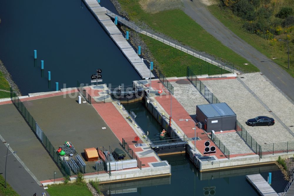 Luftbild Markkleeberg - Schleusenanlagen am Ufer der Wasserstraße des Verbindungskanal Auenhainer Bucht des Markkleeberger See in Markkleeberg im Bundesland Sachsen