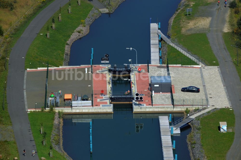 Markkleeberg von oben - Schleusenanlagen am Ufer der Wasserstraße des Verbindungskanal Auenhainer Bucht des Markkleeberger See in Markkleeberg im Bundesland Sachsen