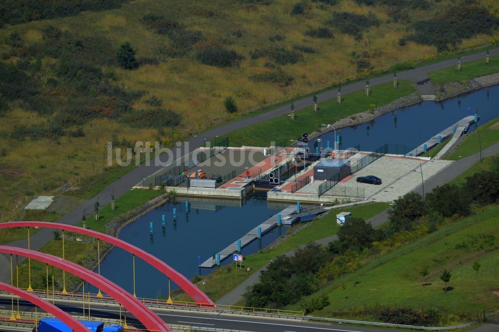 Luftbild Markkleeberg - Schleusenanlagen am Ufer der Wasserstraße des Verbindungskanal Auenhainer Bucht des Markkleeberger See in Markkleeberg im Bundesland Sachsen