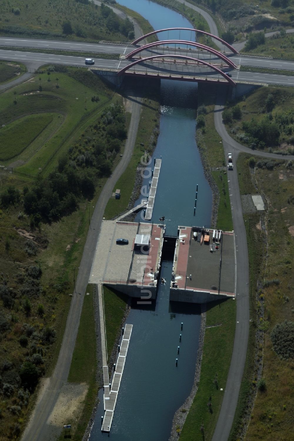 Luftbild Markkleeberg - Schleusenanlagen am Ufer der Wasserstraße des Verbindungskanal Auenhainer Bucht des Markkleeberger See in Markkleeberg im Bundesland Sachsen